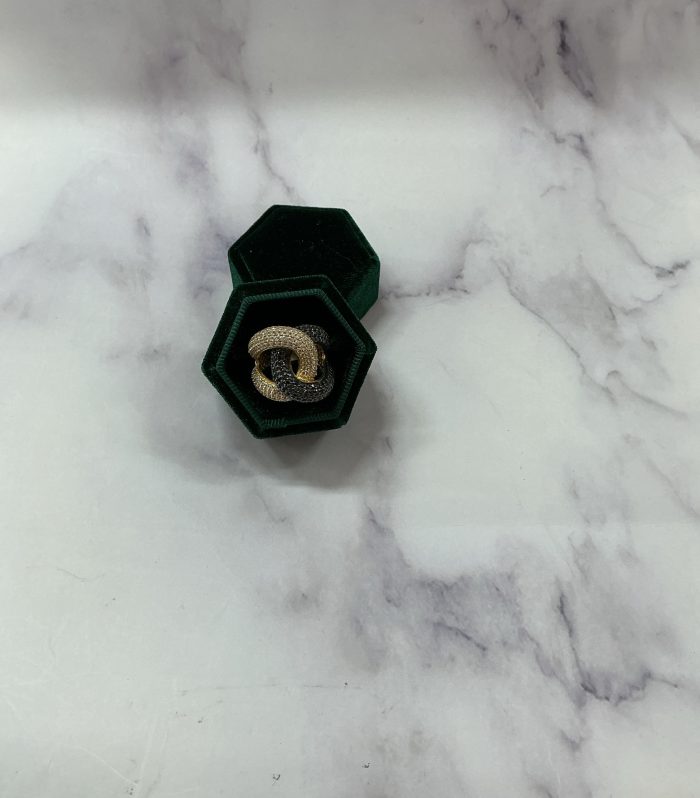 Women ring 14kt gold.